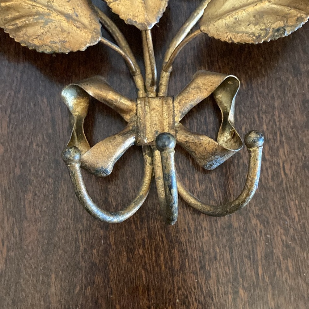 Ornate Gilded Rose Hanging Holder - Picture 2 of 4